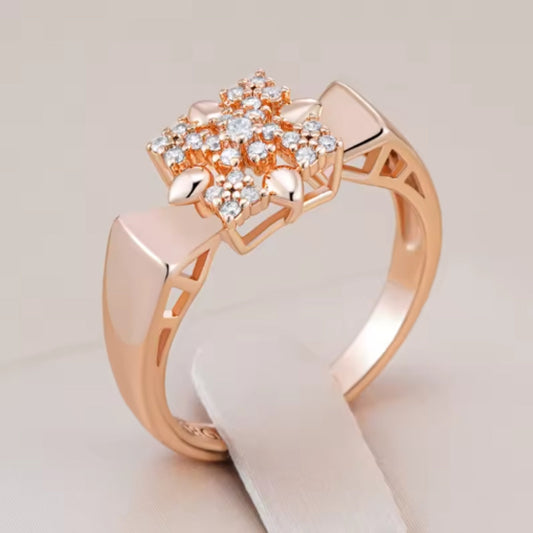 Eleganter Ring Mit Blume Aus Glänzendem Eisen Von Mira Für Stilbewusste Damen Und Elegante Anlässe