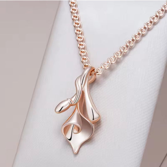 Elegante Goldkette Mit Unregelmäßigen Organischen Formen Und Feinem Glanz Lunae Halskette