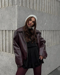 Kurze Lederjacke mit klarer Silhouette