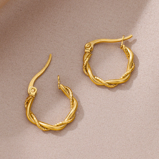 Gedrehte Hoop Ohrringe Clare Eleganter Texturierter Ohrschmuck Für Alltag Und Besondere Anlässe