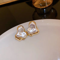 Herzförmige Perlenohrringe Viviana - Handgefertigte Ohrringe Mit Perlenglanz Und Goldakzent