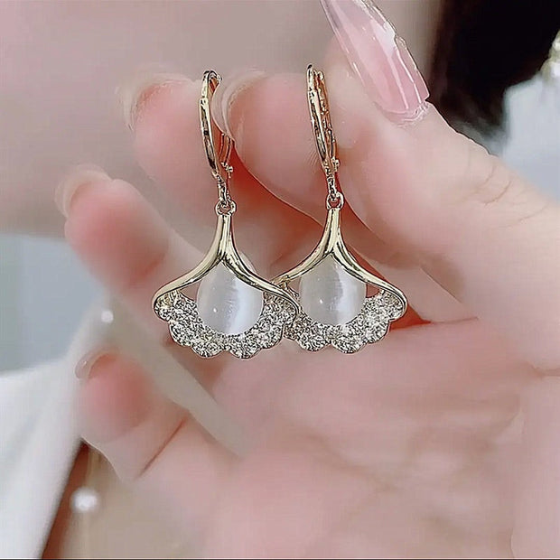 Fantastische Tropfenohrringe Nadia Elegante Perlmutt Details Mit Glitzernden Steinen Für Natürliche Ausstrahlung