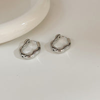 Hoop Ohrringe Organic Flow Floriana Modernes Fließendes Design Inspiriert Von Natürlichen Formen Spiegelndes Finish