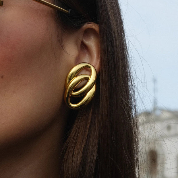 Ohrringe Double Deluxe Noor Verschlungenes Design Mit Zwei Polierte Ringe Für Alltag Und Anlässe