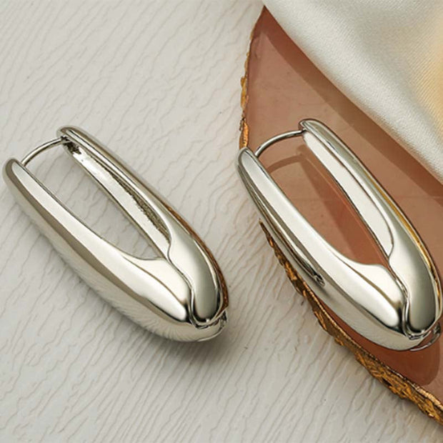 Elegante Clip-Ohrringe Im Hoop Design Idalia Minimalistischer Stil Mit Poliertem Finish