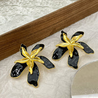 Mitternachtslilien-Ohrringe Im Gold-Schwarz-Kontrast, Künstlerisch Florales Design Anita