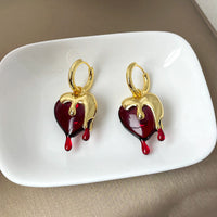 Ohrringe Heart Melts Von Inez Mit Dem Durchscheinenden Herz Im Goldenen Schmelzdesign Für Ausdrucksstarke Eleganz