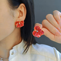 Üppige Blüten-Ohrringe Mit Skulptierten Blütenblättern Laura - Femininer Moderner Schmuck