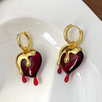 Ohrringe Heart Melts Von Inez Mit Dem Durchscheinenden Herz Im Goldenen Schmelzdesign Für Ausdrucksstarke Eleganz