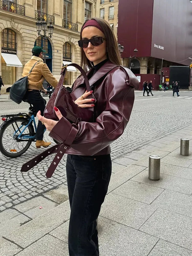 Kurze Lederjacke mit klarer Silhouette