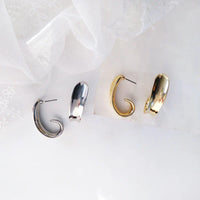 Luxusohrringe Imani Goldfarbenes Geschwungenes Minimaldesign Mit Fließenden Linien Und Poliertem Finish Elegante Moderne Accessoires
