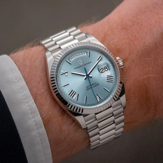 Klassische Analoguhr mit hochwertigem Metallarmband