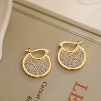 Mondförmige Funkelnde Ohrringe Laura Mit Glänzenden Zirkoniasteine Modern Feminin Elegant Schmuck