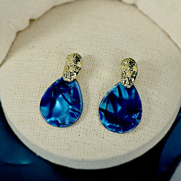 Tropfenförmige Ohrringe Azure Tide Azra Tiefblau Mit Glänzender Goldstruktur Und Marmorierte Oberfläche