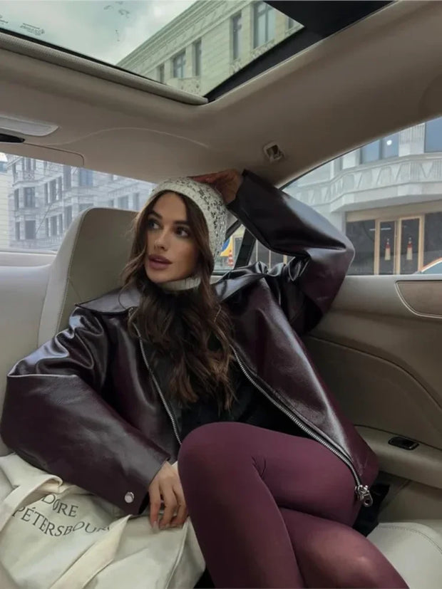 Kurze Lederjacke mit klarer Silhouette