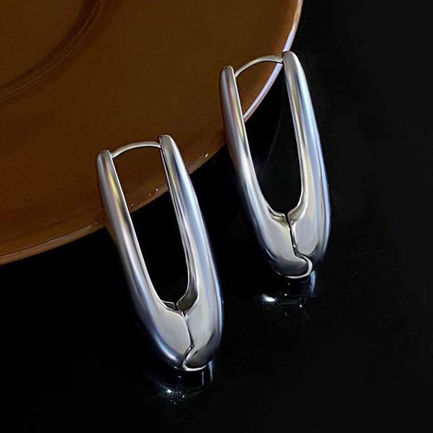 Elegante Clip-Ohrringe Im Hoop Design Idalia Minimalistischer Stil Mit Poliertem Finish