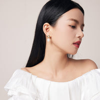 Silberperlen Ohrstecker Greta Klassisch Elegant mit Spiegelglanz und Perlenkugeln für Zeitloses Styling