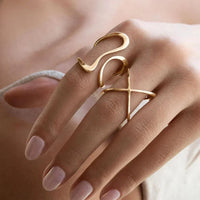 Luxuriöser Geflochtener Ring Weiß Offenes Verstellbares Design Mit Fließenden Eleganten Linien Und Minimalistischem Stil