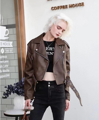 Kurze Lederjacke mit klarer Silhouette