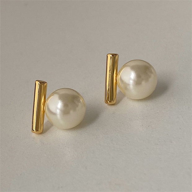 Perlenohrringe Mit Goldfarbenem Metall Elegante Minimalistische Schmuckstücke Für Zeitlose Outfits