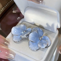 Üppige Blüten-Ohrringe Mit Skulptierten Blütenblättern Laura - Femininer Moderner Schmuck