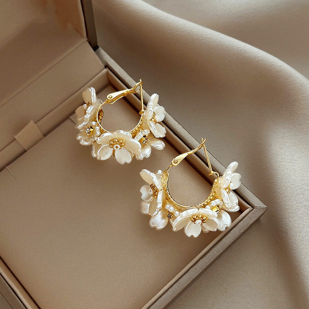 Fiore Creolen Ohrringe Ariadne Florales Design Eleganter 3D Blüten Effekt Leicht Edelstahl Mit Beschichtung