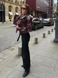 Kurze Lederjacke mit klarer Silhouette