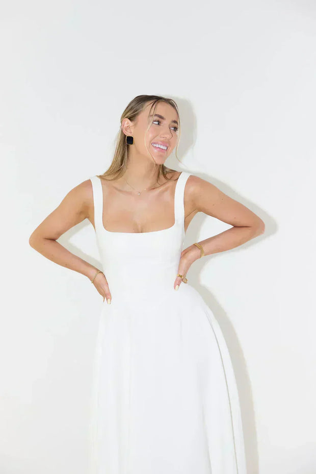 Melody - Neues mittellanges, schlichtes und tailliertes trägerloses Kleid