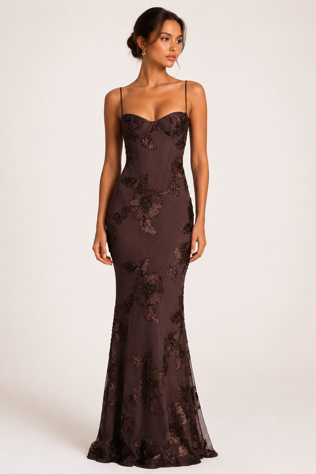 Elegantes tailliertes Maxikleid mit Neckholder - Zarelle