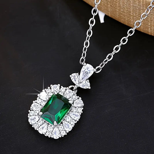 Silberkette Mit Rechteckigem Anhänger Und Grüne Kubische Zirkonien Für Elegante Leuchtende Ausstrahlung Evania