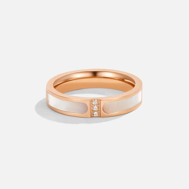 Roségoldring Gaia Mit Glatter Oberfläche Und Zwei Perlmuttbändern Zentrales Kristalldetail