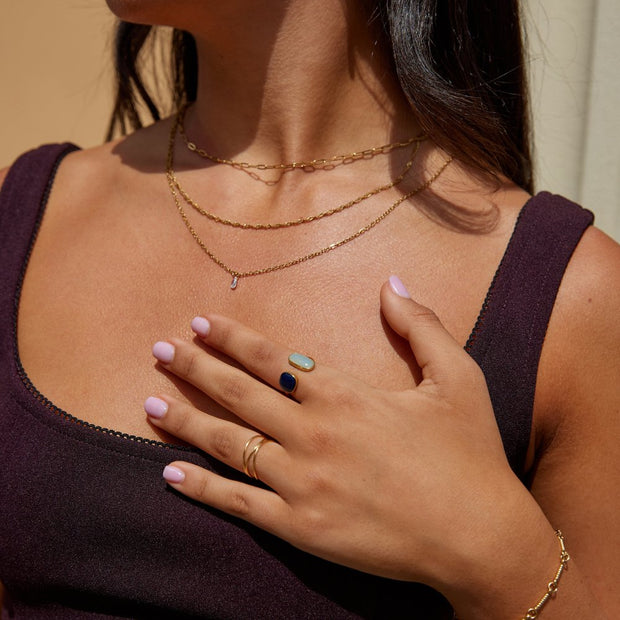Ring Für Damen Vera Moderner Offenes Design Mit Zwei Kontrastierenden Steinen In Glänzendem Gold
