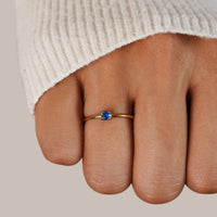 Goldring Für Damen Von Umbelina Eleganter Minimalring Aus Gold Mit Funkelndem Kristall Im Zentrum