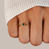 Goldring Für Damen Von Umbelina Eleganter Minimalring Aus Gold Mit Funkelndem Kristall Im Zentrum
