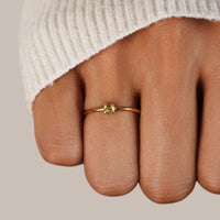 Goldring Für Damen Von Umbelina Eleganter Minimalring Aus Gold Mit Funkelndem Kristall Im Zentrum