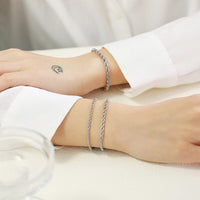Sune Minimalistisches Armband mit Drehung