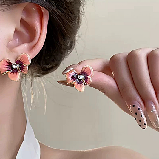 Schmetterlingsküsse Ohrringe Federica Zarte Florale Ohrringe Mit Elegantem Femininen Stil Und Feinem Metallglanz
