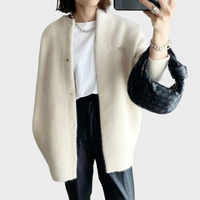 Lange Oversize-Strickjacke für Damen mit Rundhalsausschnitt und Knöpfen – Thelar