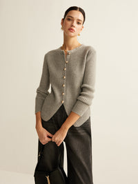 Strickcardigan für Damen mit goldenen Knöpfen – Svea