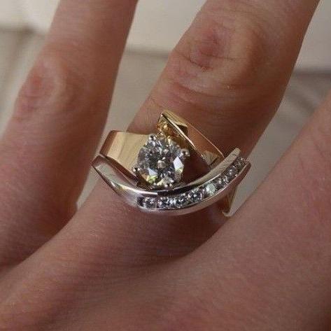Vintage Ring Aus Gold Und Silber Mit Unregelmäßigem Design Und Kubischen Zirkonien