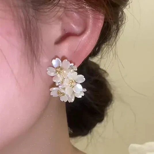 Fiore Creolen Ohrringe Ariadne Florales Design Eleganter 3D Blüten Effekt Leicht Edelstahl Mit Beschichtung