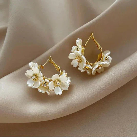 Fiore Creolen Ohrringe Ariadne Florales Design Eleganter 3D Blüten Effekt Leicht Edelstahl Mit Beschichtung