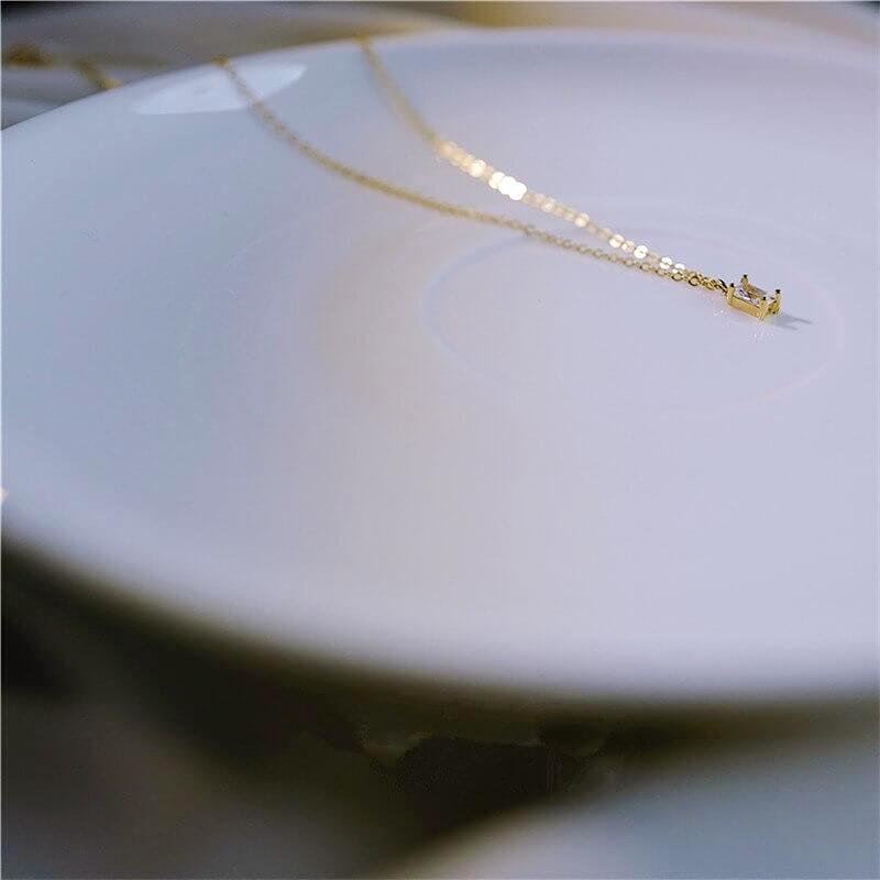 Minimalistische Goldkette mit Diamant