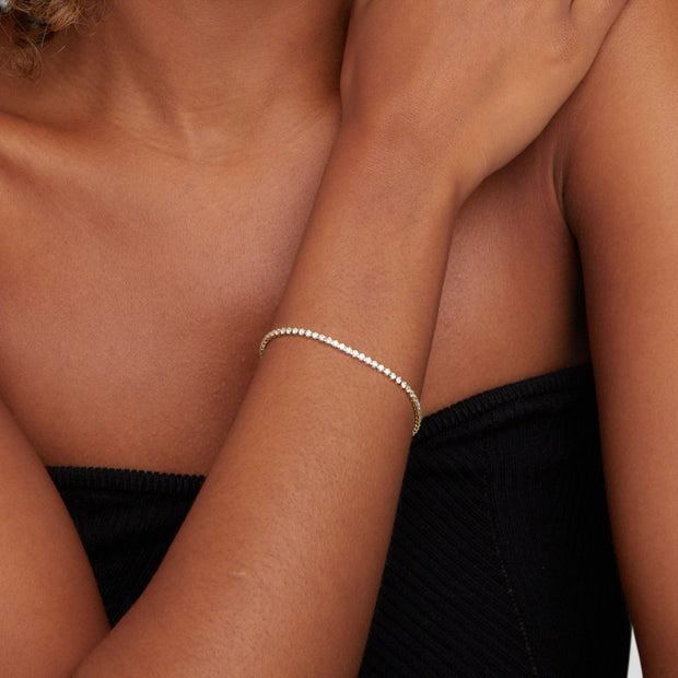 Verstellbares Tennisarmband Mit Leuchtenden Zirkonia-Steinen In Durchgehenden Lichtreflexen - Galadriel