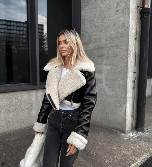 Lederjacke mit Fellbesatz für kalte Tage
