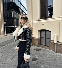 Lederjacke mit Fellbesatz für kalte Tage