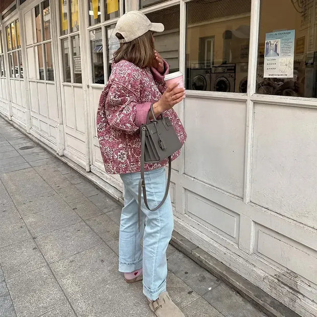 Steppjacke mit figurbetontem Schnitt, Blumenmuster und Knopfverschluss