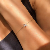 Personalisierter Anhänger Mit Initialen Und Funkelnden Zirkone Für Armband Oder Halskette Beatrice
