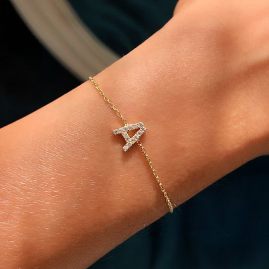 Personalisierter Anhänger Mit Initialen Und Funkelnden Zirkone Für Armband Oder Halskette Beatrice