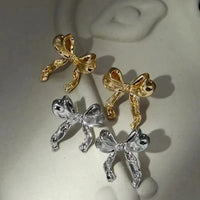Zarte Doppelohrringe Mit Schleife Leila Goldenes Finish Schmuck Für Romantische Looks